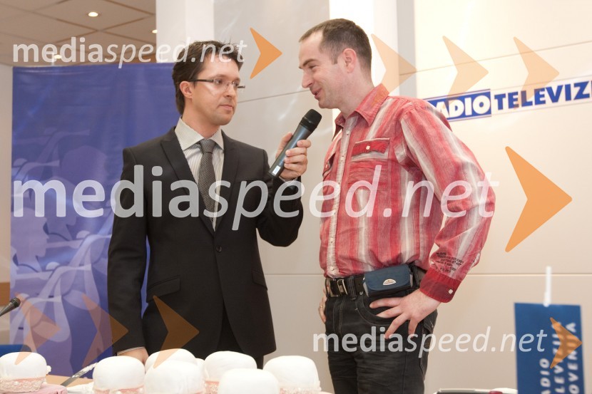 Andrej Hofer, povezovalec prireditve in Bojan Fras, Naveza16. Festival slovenska polka in valček, novinarska konferenca