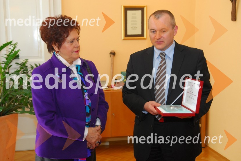 Dubravka Tomšič Srebotnjak, pianistka in Franc Kangler, župan Mestne občine Maribor  	 
	Dubravka Tomšič Srebotnjak, sprejem pri mariborskem županu