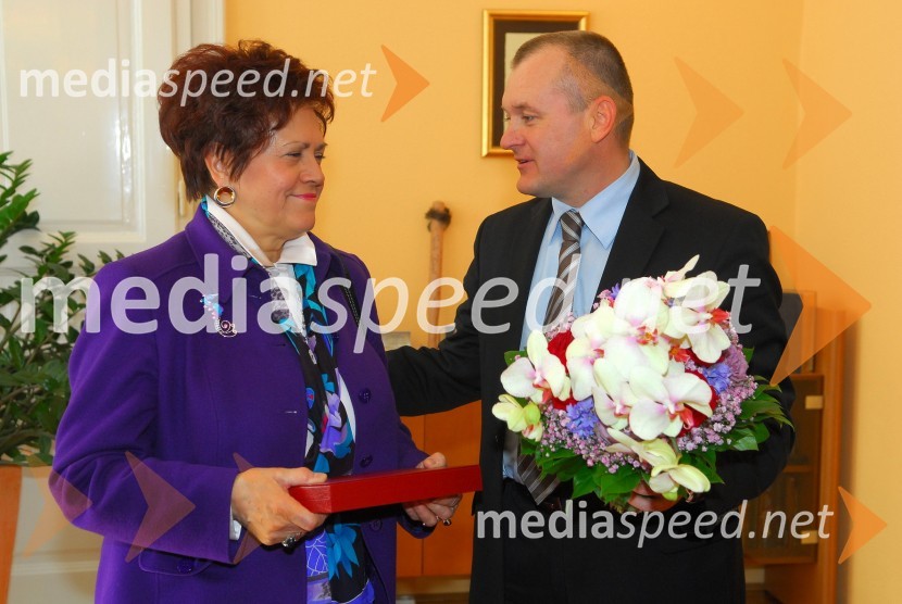 Dubravka Tomšič Srebotnjak, pianistka in Franc Kangler, župan Mestne občine MariborDubravka Tomšič Srebotnjak, sprejem pri mariborskem županu