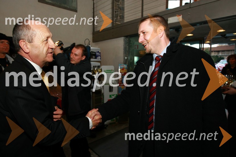 Mag. Branko Pavlin, predsednik uprave časopisne družbe Dnevnik in Gregor Pilgram, predsednik uprave Generali Zavarovalnica d.d.Zlata nit 2009, slavnostna razglasitev najboljših zaposlovalcev leta 2009