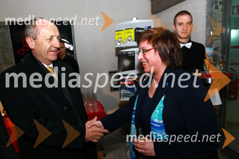 Mag. Branko Pavlin, predsednik uprave časopisne družbe Dnevnik in Mirjam Kerpan Izak, direktorica podjetja List d.o.o.Zlata nit 2009, slavnostna razglasitev najboljših zaposlovalcev leta 2009