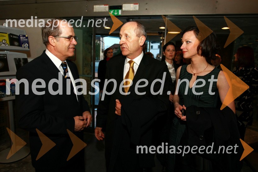 Dr. Ivan Svetlik, minister za delo, družino in socialne zadeve RS, mag. Branko Pavlin, predsednik uprave časopisne družbe Dnevnik in Saša Mrak, vodja Zlate niti in odnosov z javnostmi časopisne družbe Dnevnik, d. d.Zlata nit 2009, slavnostna razglasitev najboljših zaposlovalcev leta 2009