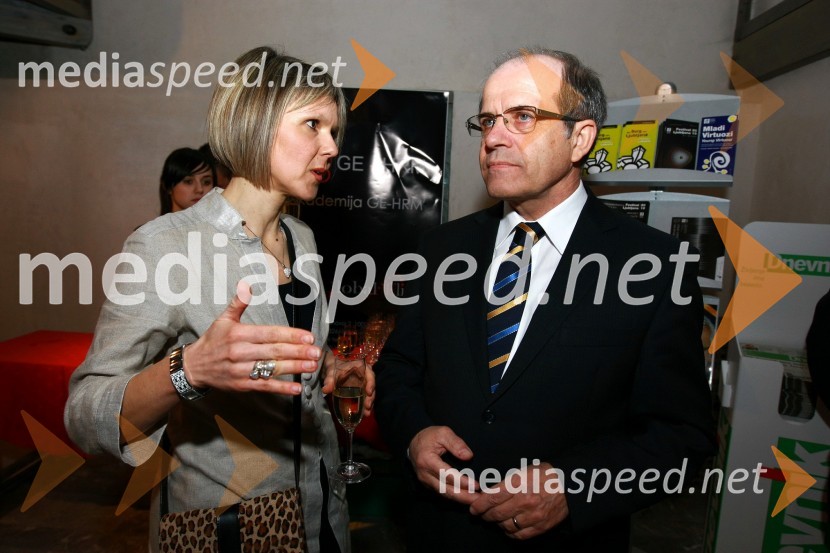 Edita Krajnović, Mediade in dr. Ivan Svetlik, minister za delo, družino in socialne zadeve RSZlata nit 2009, slavnostna razglasitev najboljših zaposlovalcev leta 2009