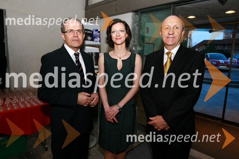 Dr. Ivan Svetlik, minister za delo, družino in socialne zadeve RS, Saša Mrak, vodja Zlate niti in odnosov z javnostmi časopisne družbe Dnevnik, d. d. in mag. Branko Pavlin, predsednik uprave časopisne družbe DnevnikZlata nit 2009, slavnostna razglasitev najboljših zaposlovalcev leta 2009