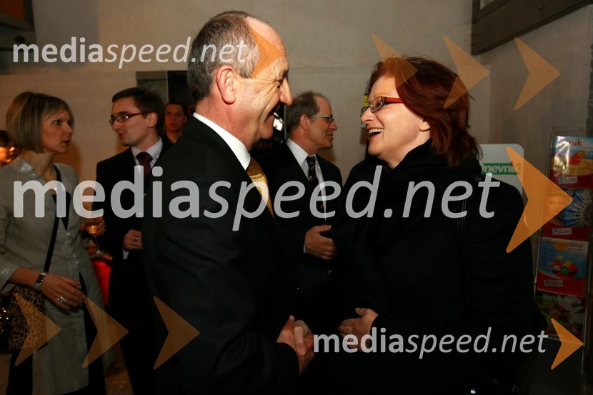 Mag. Branko Pavlin, predsednik uprave časopisne družbe Dnevnik in Alenka Žnidaršič Kranjc, predsednica upravnega odbora pokojninske družbe Prva groupZlata nit 2009, slavnostna razglasitev najboljših zaposlovalcev leta 2009