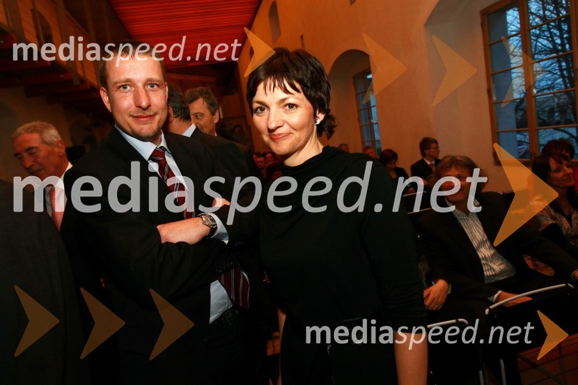 Gregor Pilgram, predsednik uprave Generali Zavarovalnica d.d. in dr. Maja Makovec Brenčič, predavateljica na Ekonomski fakulteti v Ljubljani ter predsednica Društva za marketingZlata nit 2009, slavnostna razglasitev najboljših zaposlovalcev leta 2009