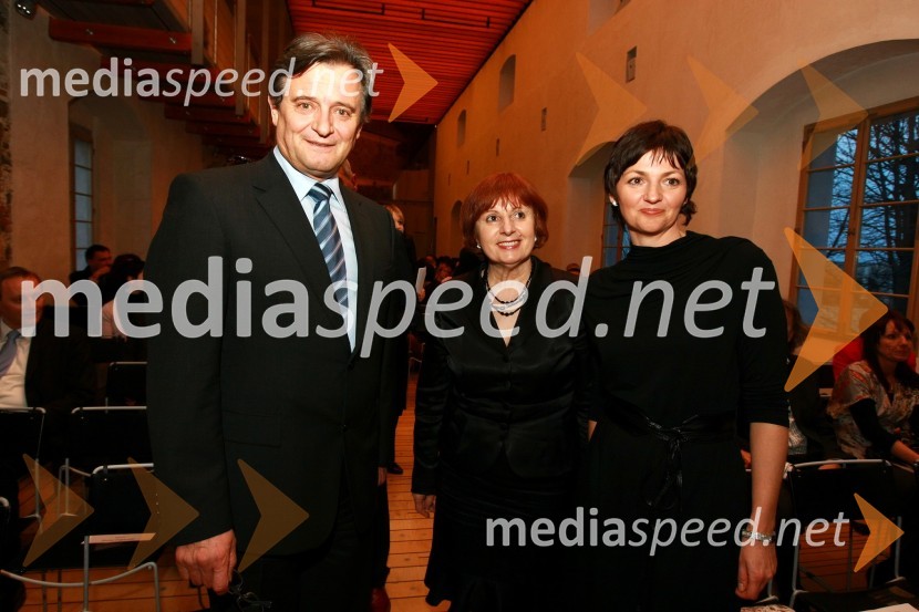 Zdenko Pavček, predsednik GZS in predsednik uprave družbe Skupina Viator & Vektor d.d., Tatjana Fink, predsednica uprave Trimo Trebnje d.d. in dr. Maja Makovec Brenčič, predavateljica na Ekonomski fakulteti v Ljubljani ter predsednica Društva za marketingZlata nit 2009, slavnostna razglasitev najboljših zaposlovalcev leta 2009