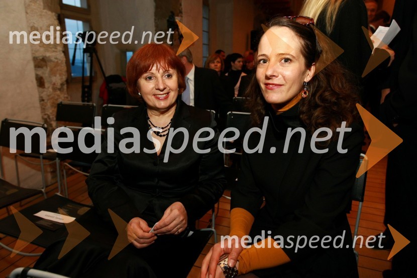 Tatjana Fink, predsednica uprave Trimo Trebnje d.d. in Jana Lutovac Lah, vodja službe za odnose z javnostmi Trimo Trebnje d.d.Zlata nit 2009, slavnostna razglasitev najboljših zaposlovalcev leta 2009