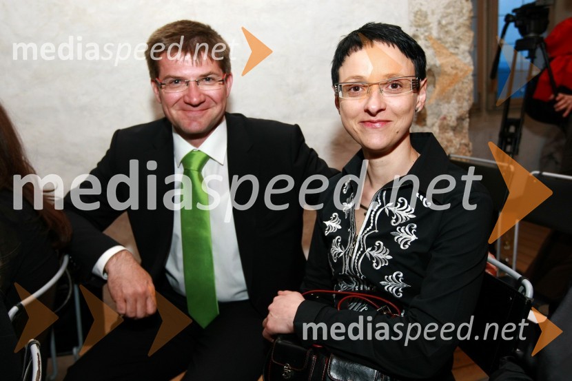 Dejan Turk, predsednik uprave Simobil d.d. in Tamara Valenčič, vodja službe za korporativno komuniciranje SimobilZlata nit 2009, slavnostna razglasitev najboljših zaposlovalcev leta 2009