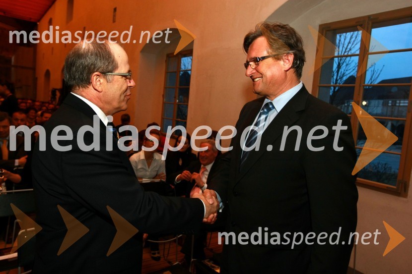 Dr. Ivan Svetlik, minister za delo, družino in socialne zadeve RS in Zdenko Pavček, predsednik GZS in predsednik uprave družbe Skupina Viator & Vektor d.d.Zlata nit 2009, slavnostna razglasitev najboljših zaposlovalcev leta 2009