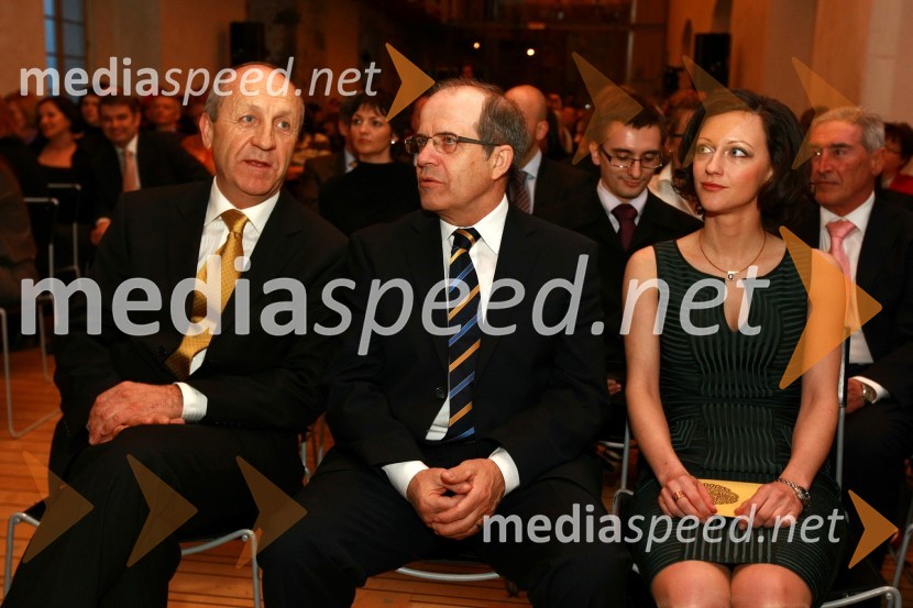 Mag. Branko Pavlin, predsednik uprave časopisne družbe Dnevnik, dr. Ivan Svetlik, minister za delo, družino in socialne zadeve RS in Saša Mrak, vodja Zlate niti in odnosov z javnostmi časopisne družbe Dnevnik, d. d.Zlata nit 2009, slavnostna razglasitev najboljših zaposlovalcev leta 2009