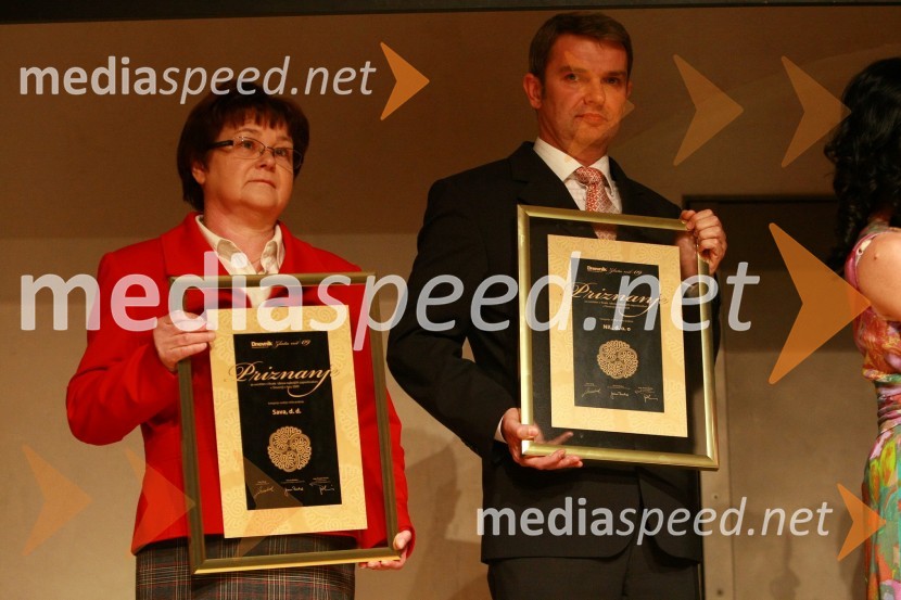 Tatjana Lozar, direktorica kompetenčnega centra kadri, pravo in organizacija podjetja Sava d.d. in Klemen Štular, generalni direktor podjetja Nil d.o.o., dobitniki priznanja Najboljši zaposlovalec v kategoriji srednjih podjetijZlata nit 2009, slavnostna razglasitev najboljših zaposlovalcev leta 2009