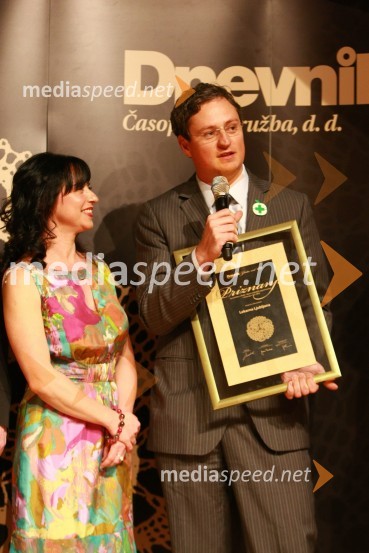 Jana Petkovšek, Dnevnik in mag. Marko Jaklič, direktor Javnega zavoda Lekarna LjubljanaZlata nit 2009, slavnostna razglasitev najboljših zaposlovalcev leta 2009