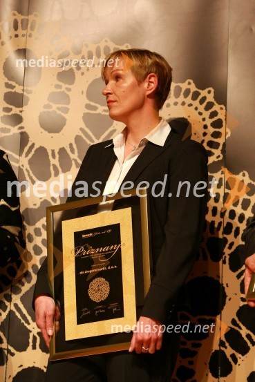 Predstavnica podjetja DM Drogerie Markt d.o.o.Zlata nit 2009, slavnostna razglasitev najboljših zaposlovalcev leta 2009
