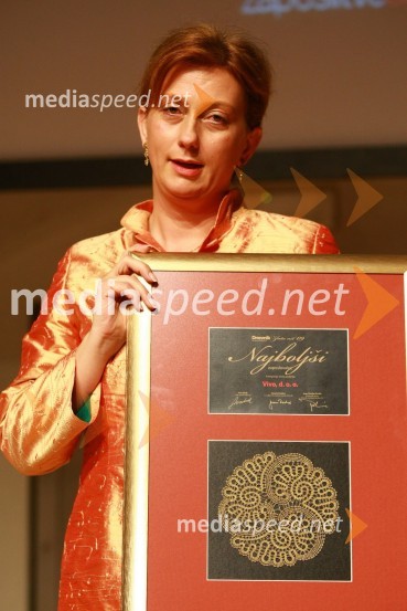 Jerneja Kamnikar, direktorica podjetja Vivo d.o.o., dobitniki priznanja Najboljši zaposlovalec v kategoriji malih podjetijZlata nit 2009, slavnostna razglasitev najboljših zaposlovalcev leta 2009