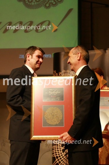 Klemen Štular, generalni direktor podjetja Nil d.o.o., dobitniki priznanja Najboljši zaposlovalec v kategoriji srednjih podjetij in mag. Branko Pavlin, predsednik uprave časopisne družbe DnevnikZlata nit 2009, slavnostna razglasitev najboljših zaposlovalcev leta 2009