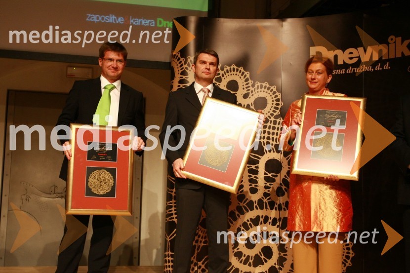 Dejan Turk, predsednik uprave Simobil d.d., dobitniki priznanja Najboljši zaposlovalec v kategoriji velikih podjetij, Klemen Štular, generalni direktor podjetja Nil d.o.o. in Jerneja Kamnikar, direktorica podjetja Vivo d.o.o., dobitniki priznanja Najboljši zaposlovalec v kategoriji malih podjetij  	 
Zlata nit 2009, slavnostna razglasitev najboljših zaposlovalcev leta 2009