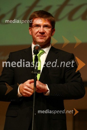 Dejan Turk, predsednik uprave Simobil d.d., dobitniki priznanja Najboljši zaposlovalec v kategoriji velikih podjetijZlata nit 2009, slavnostna razglasitev najboljših zaposlovalcev leta 2009