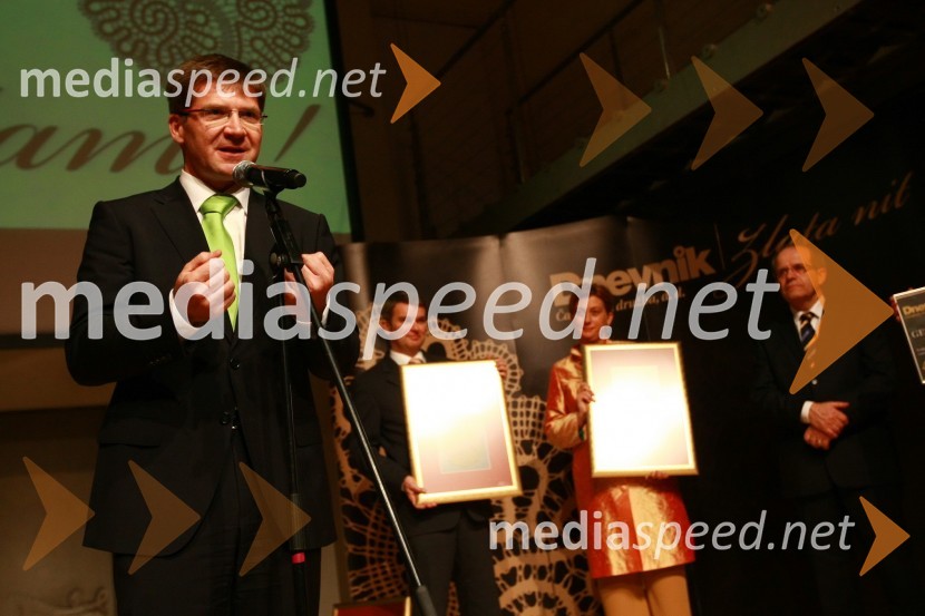 Dejan Turk, predsednik uprave Simobil d.d., dobitniki priznanja Najboljši zaposlovalec v kategoriji velikih podjetijZlata nit 2009, slavnostna razglasitev najboljših zaposlovalcev leta 2009