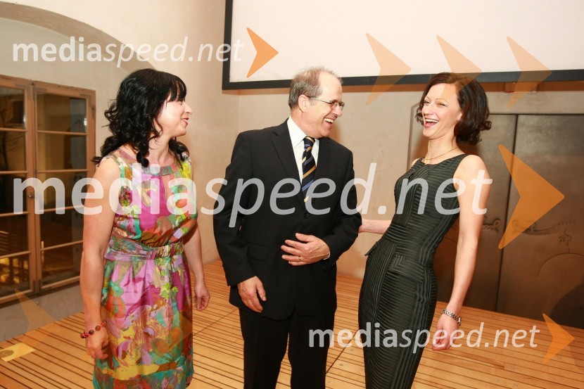 Jana Petkovšek, Dnevnik, dr. Ivan Svetlik, minister za delo, družino in socialne zadeve RS in Saša Mrak, vodja Zlate niti in odnosov z javnostmi časopisne družbe Dnevnik, d. d.Zlata nit 2009, slavnostna razglasitev najboljših zaposlovalcev leta 2009