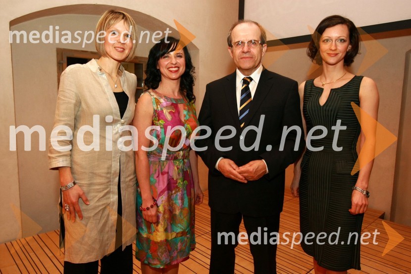 Edita Krajnović, Mediade, Jana Petkovšek, Dnevnik, dr. Ivan Svetlik, minister za delo, družino in socialne zadeve RS in Saša Mrak, vodja Zlate niti in odnosov z javnostmi časopisne družbe Dnevnik, d. d.Zlata nit 2009, slavnostna razglasitev najboljših zaposlovalcev leta 2009