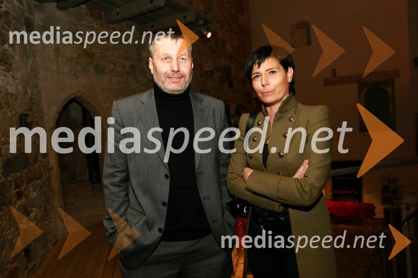 Bojan Požar, glavni in odgovorni urednik spletnega časopisa Požareport in Nives Roš, direktorica oglasnega trženja, Dnevnik, d.d.Zlata nit 2009, slavnostna razglasitev najboljših zaposlovalcev leta 2009