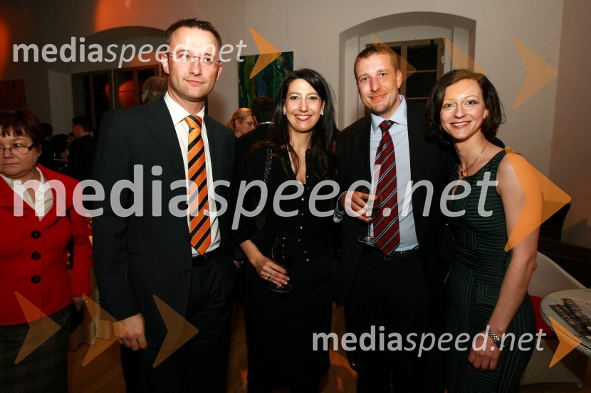 Darko Horvat, direktor programa Audi pri Porsche Slovenija d.o.o., Petra Kancler, novinarka, Gregor Pilgram, predsednik uprave Generali Zavarovalnica d.d. in Saša Mrak, vodja Zlate niti in odnosov z javnostmi časopisne družbe Dnevnik, d. d.Zlata nit 2009, slavnostna razglasitev najboljših zaposlovalcev leta 2009