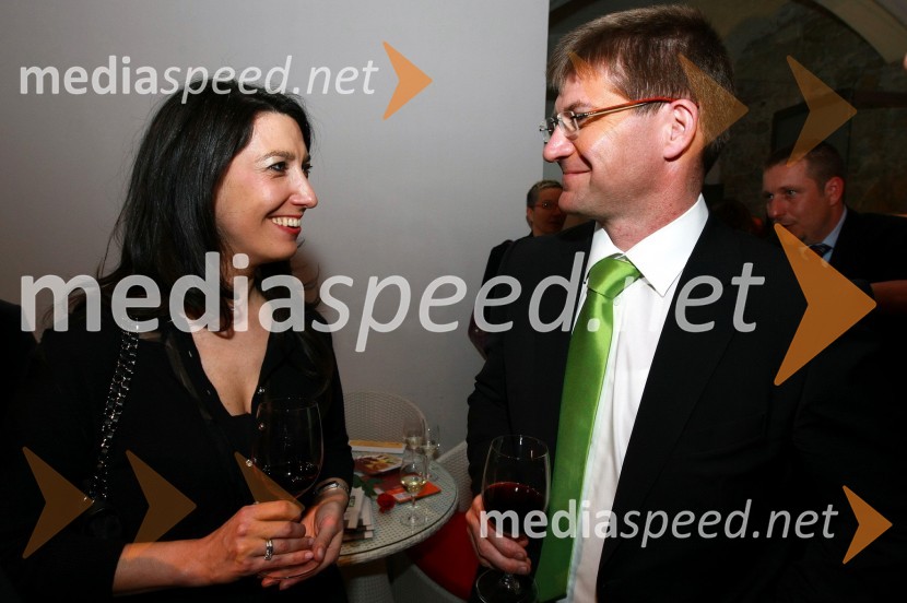 Petra Kancler, novinarka in Dejan Turk, predsednik uprave Simobil d.d.Zlata nit 2009, slavnostna razglasitev najboljših zaposlovalcev leta 2009