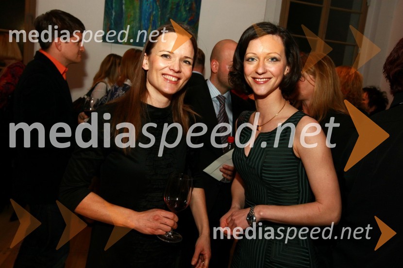 ... in Saša Mrak, vodja Zlate niti in odnosov z javnostmi časopisne družbe Dnevnik, d. d.Zlata nit 2009, slavnostna razglasitev najboljših zaposlovalcev leta 2009