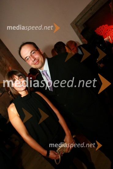 Nejka Grabnar, vodja Korporativnega komuniciranja ter strateškega razvoja poslovanja in kadrov Banka Sparkasse d.d. in Leo Oblak, predsednik uprave Infonet media d.d.Zlata nit 2009, slavnostna razglasitev najboljših zaposlovalcev leta 2009