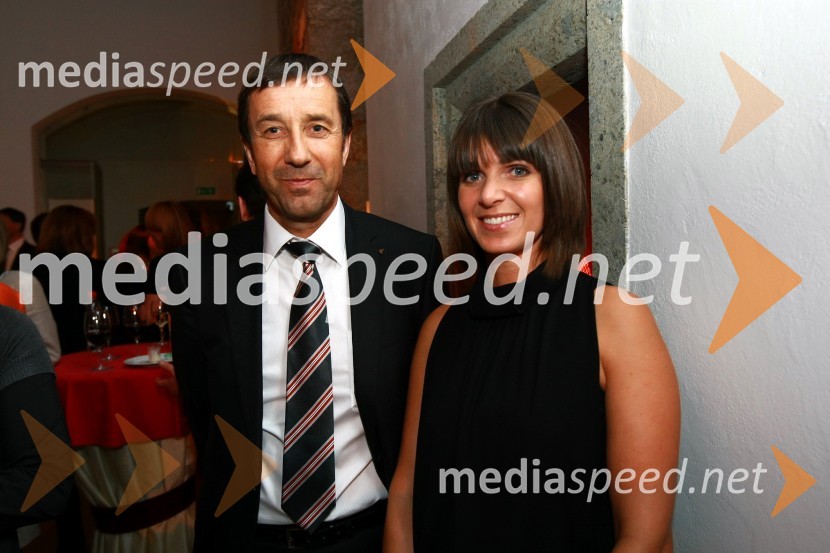 Josef Laussegger, predsednik uprave Banka Sparkasse d.d. in Nejka Grabnar, vodja Korporativnega komuniciranja ter strateškega razvoja poslovanja in kadrov Banka Sparkasse d.d.Zlata nit 2009, slavnostna razglasitev najboljših zaposlovalcev leta 2009