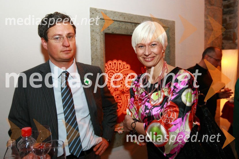 Mag. Marko Jaklič, direktor Javnega zavoda Lekarna Ljubljana in Barbra Drnač, plesna novinarka in urednica oddaje Parada plesaZlata nit 2009, slavnostna razglasitev najboljših zaposlovalcev leta 2009