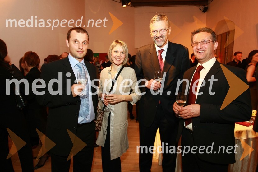 Miha Vrbinc, pomočnik direktorica oglasnega trženja, Dnevnik, d.d., Edita Krajnović, Mediade, Matjaž Čadež, predsednik uprave podjetja Halcom d.d. in Nenad Savič, direktor podjetja 5K Management ConsultingZlata nit 2009, slavnostna razglasitev najboljših zaposlovalcev leta 2009