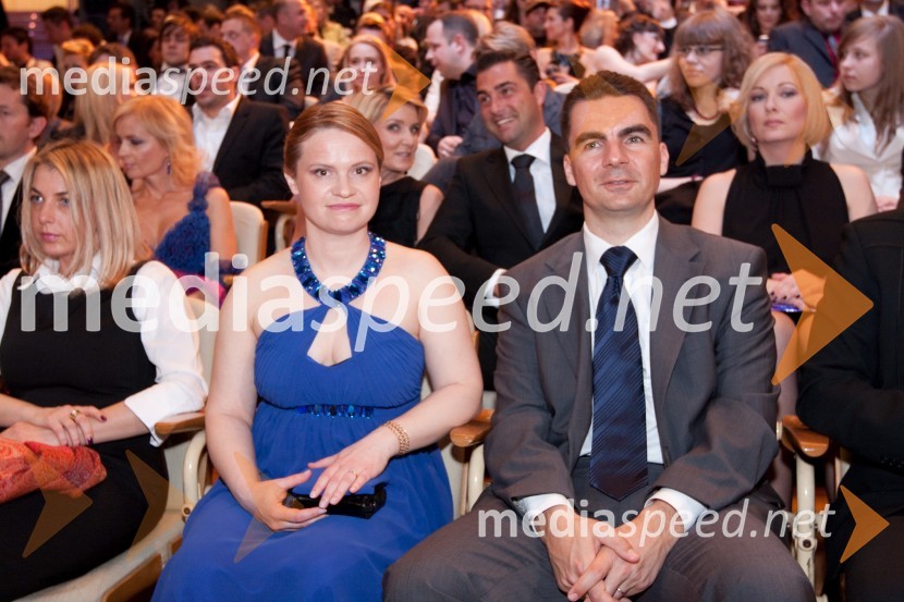 Danilo Tomšič, direktor področja prodaja in marketing v podjetju Mobitel in soproga Andreja Šuštaršič TomšičViktorji 2009, prireditev - dogajanje v dvorani