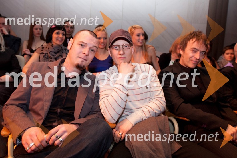 Tomi Meglič, pevec in Primož Benko, kitarist skupine SiddhartaViktorji 2009, prireditev - dogajanje v dvorani
