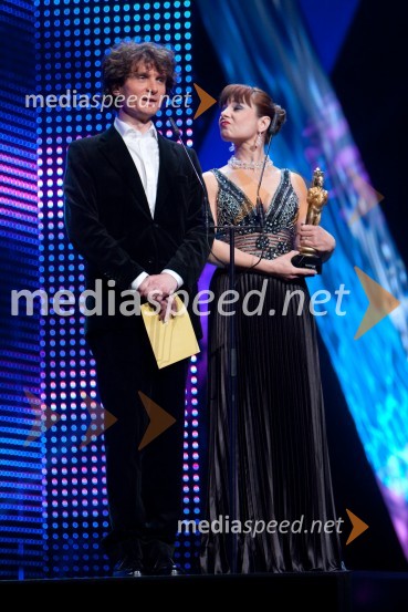 Jure Longyka, moderator radia Slovenija in Violeta Tomič, igralkaViktorji 2009, prireditev - dogajanje v dvorani