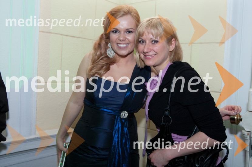 Špela Močnik, moderatorka na Radiu Hit in Tina Hižar, novinarkaViktorji 2009, zaključna zabava