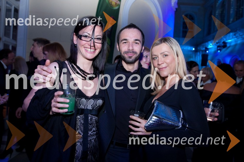 Simona Belle, služba za stike z javnostmi MGL, Martin Kosaber, brand manager Pernod Ricard Slovenija d.o.o. in Mojca Briščik, vodja blagovnice MaxiViktorji 2009, zaključna zabava