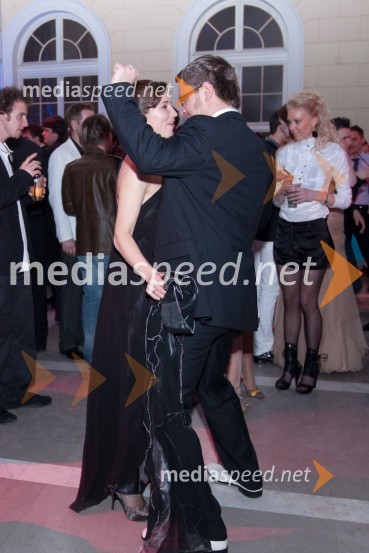 Sabina Kogovšek, igralka in njen soprog Jurij Zrnec, TV voditeljViktorji 2009, zaključna zabava