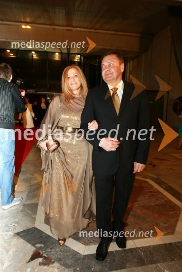 Zoran Jankovič, župan Mestne občine Ljubljana in soproga MijaViktorji 2009, rdeča preproga in dogajanje pred dvorano