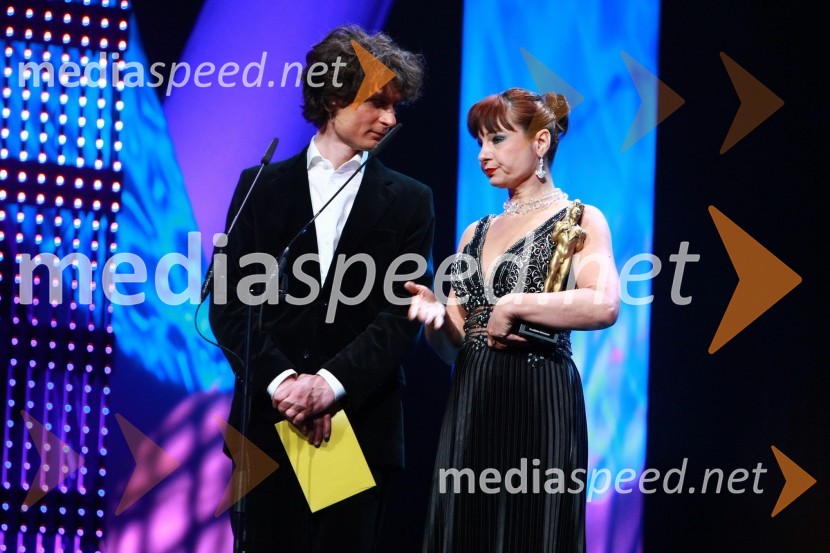 Jure Longyka, moderator radia Slovenija in Violeta Tomič, igralkaViktorji 2009, prireditev - dogajanje v dvorani