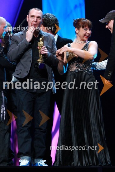 Tomi Meglič, pevec skupine Siddharta in Violeta Tomič, igralkaViktorji 2009, prireditev - dogajanje v dvorani
