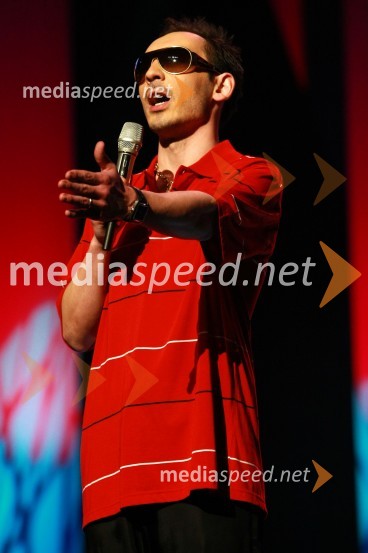 Tadej Toš, voditelj prireditveViktorji 2009, prireditev - dogajanje v dvorani