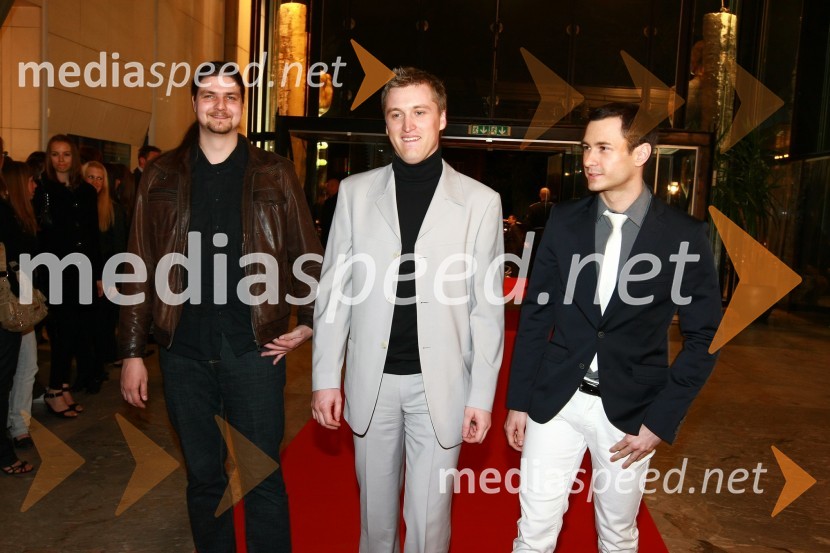 Miha Potočnik, producent Radia 1, Denis Avdič, voditelj na Radiu 1 in Gregor Bolčina, voditelj na Radiu 1Viktorji 2009, rdeča preproga in dogajanje pred dvorano