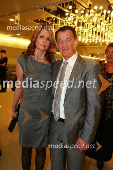 Tine Guzej, pomočnik direktorja podjetja Delo revije, d.d. in njegova soproga SimonaViktorji 2009, zaključna zabava