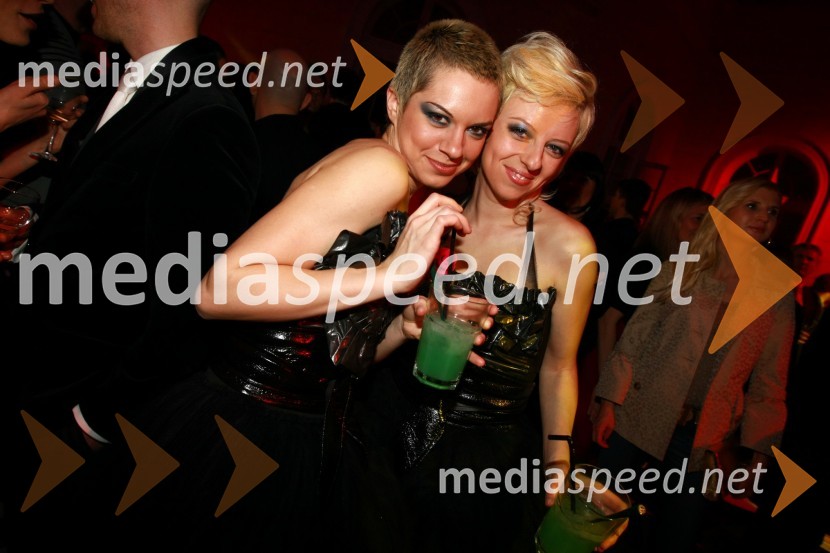 Članici godalnega kvarteta Studio AlektikViktorji 2009, zaključna zabava