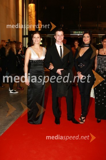 Lara Romih, Boštjan Romih, TV in radijski voditelj in Jasna Kuljaj, televizijska voditeljicaViktorji 2009, rdeča preproga in dogajanje pred dvorano