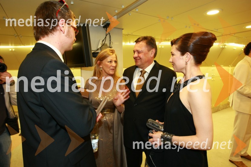 Jurij Zrnec, TV voditelj, Mija Jankovič in Zoran Jankovič, župan Mestne občine Ljubljana ter Sabina Kogovšek, igralkaViktorji 2009, zaključna zabava