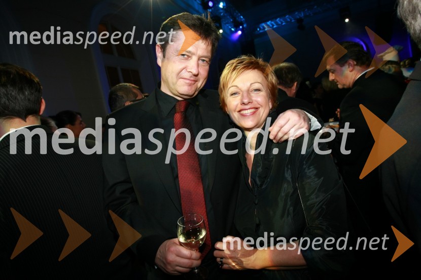 Mitja Ferenc, član skupine Prifarski muzikanti in Rosvita Pesek, njegova življenska sopotnicaViktorji 2009, zaključna zabava