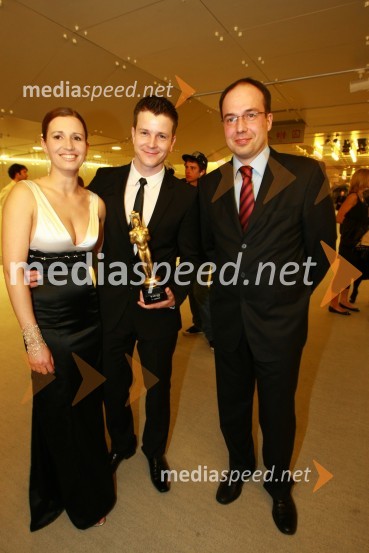 Boštjan Romih, TV in radijski voditelj in soproga Lara ter Leo Oblak, predsednik uprave Infonet media d.d.Viktorji 2009, zaključna zabava